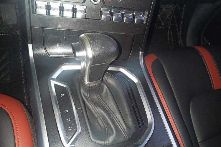 Used Haval H4 2018 Red-Label 1.5 GDIT DCT Fashion Edition Gear Lever