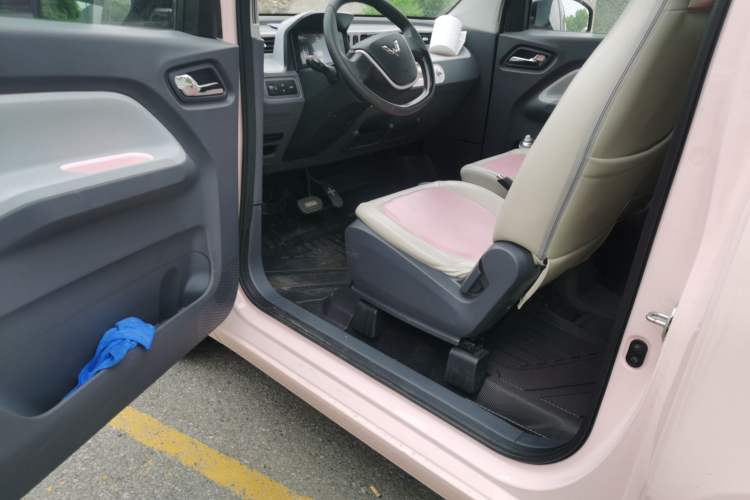 Used Wuling Hongguang MINIEV 2021 Macaron Premium Model – Lithium Iron Phosphate Driver Seat