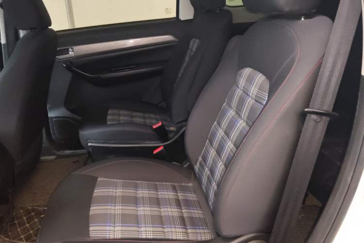 Used Cowin V3 2016 1.5L Manual SmartConnect II Navigation Version Left Rear Seat