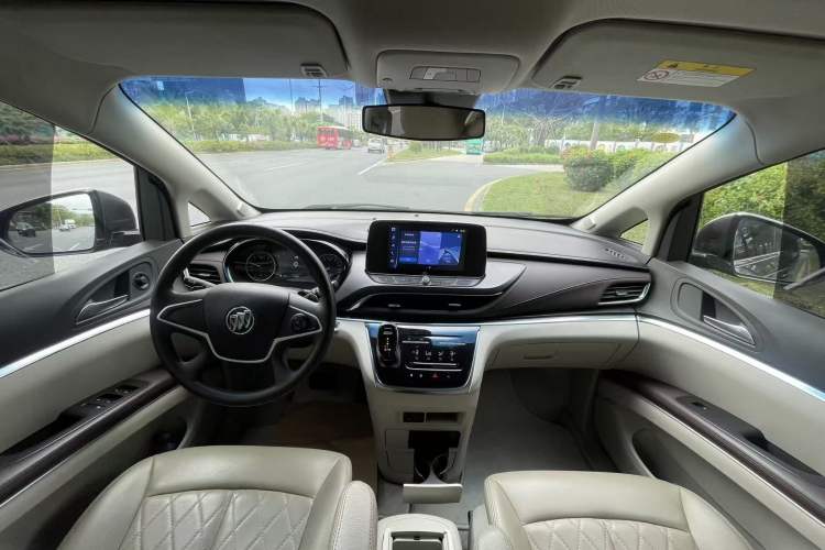 Used Buick GL8 2022 Land Cruiser Executive Class 652T Comfort Model Center Console