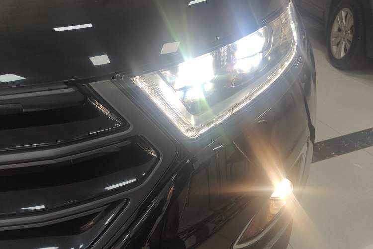 Used Ford Edge 2017 EcoBoost 245 Two-Wheel-Drive Sporty 7-Seater
