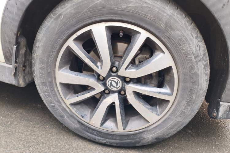 Used Dongfeng Fengon 580 2017 1.5T CVT Luxury Model Right Front Wheel Hub