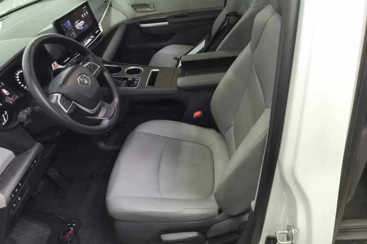 Used Toyota Granvia 2024 2.5L Hybrid Comfort Edition