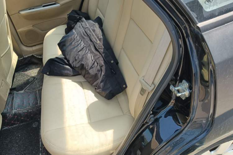 Used Buick Excelle 2013 1.5L Automatic Classic Model
