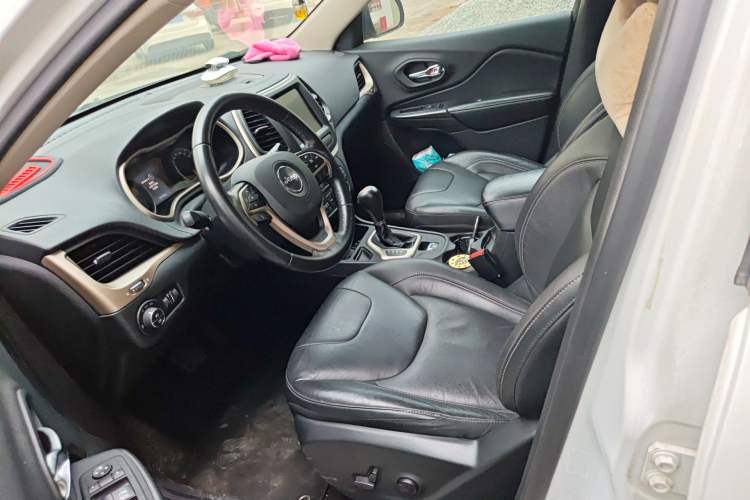 Used Jeep Cherokee 2017 2.0L Superior Edition