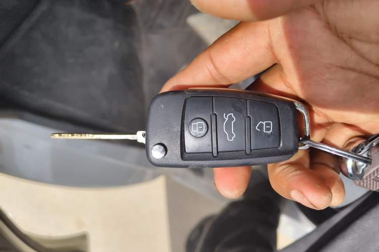 Used Dongfeng Yufeng EM26 2023 High-End Model 41.86 kWh CATL Vehicle Key