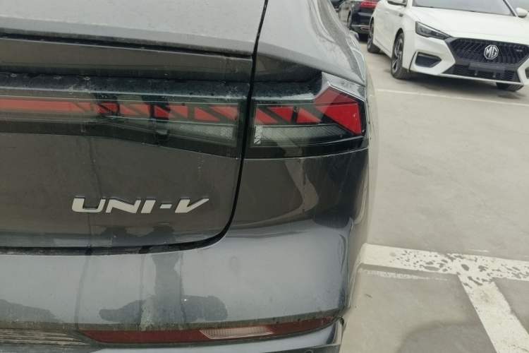 Used Changan UNI-V 2024 1.5T Prestige Edition