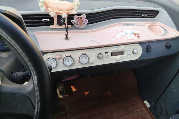 Used Wuling Hongguang MINIEV 2022 Macaron Premium Model – Lithium Iron Phosphate Audio And AC Panel