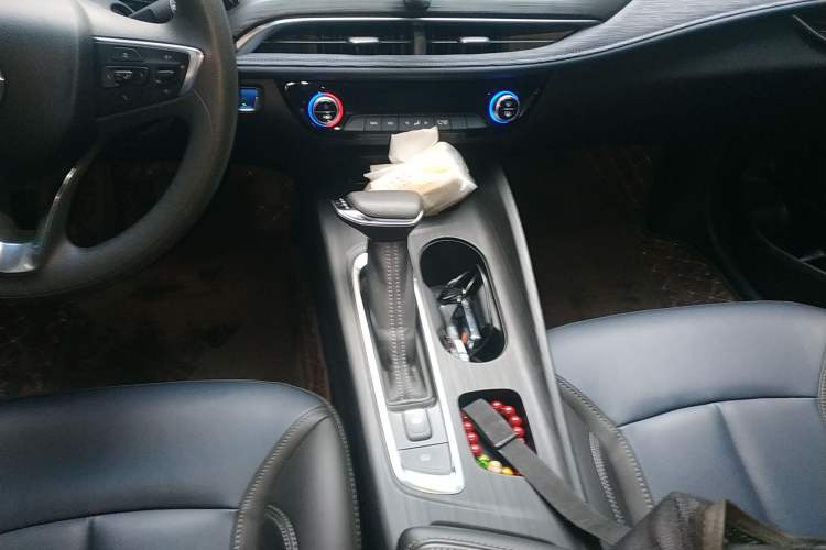 Used Buick Velite 6 2023 Revised Version 430 km Range – Commuter Edition Gear Lever