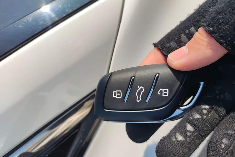 Used Roewe D5X DMH 2024 135 Tech Edition