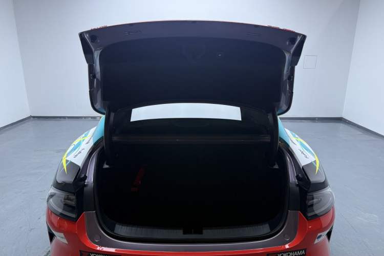 Used Xiaomi Auto SU7 2024 Four-Wheel Drive Ultra-Long Range Advanced Intelligent Driving Max Edition