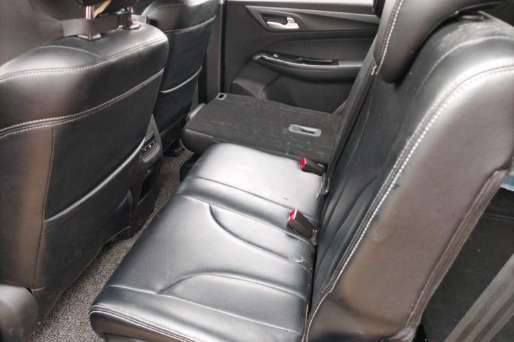 Used Baojun 730 2019 1.5T CVT Fashion Model 7 Seats China V Emission Standard
