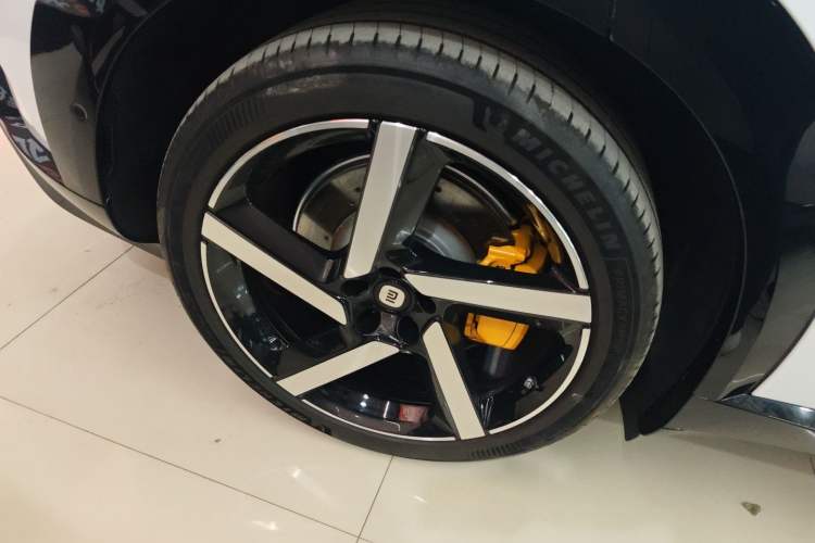 Used Xiaomi Auto YU7 2025 Ultra-Long Range High-Performance All-Wheel-Drive Max Edition
