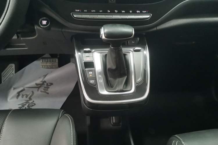 Used GAC Trumpchi M6 2021 270T DCT Prestige Edition (7-seater) Gear Lever