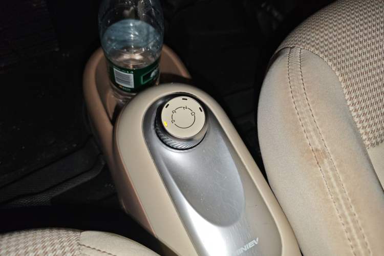 Used Wuling Hongguang MINIEV 2025 Four-Door Version Zhenxiang+ Edition Gear Lever