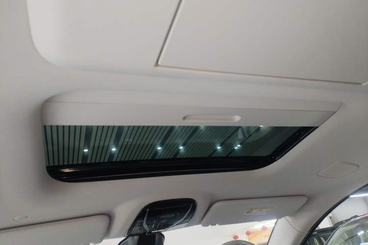 Used VOYAH Dream 2025 PHEV Four-Wheel Drive Prestige Kunpeng Edition
