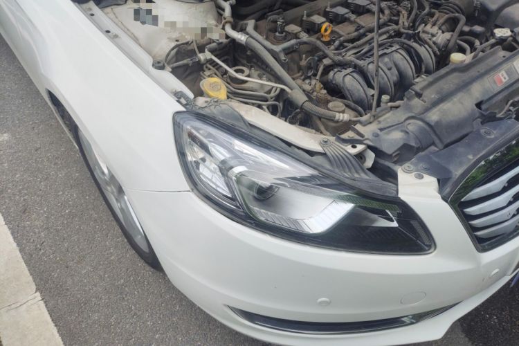 Used Bestune B70 2014 2.0L automatic luxury version Right Front Headlight