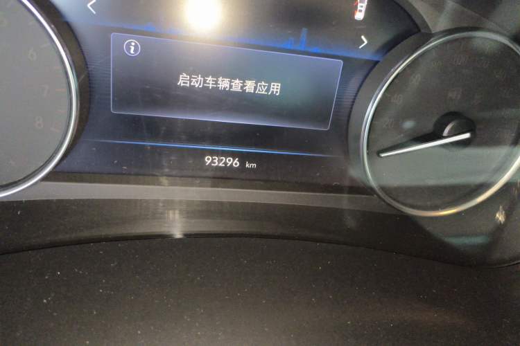 Used Buick GL8 2020 Land Business Class 652T Luxury Model Odometer Close Up