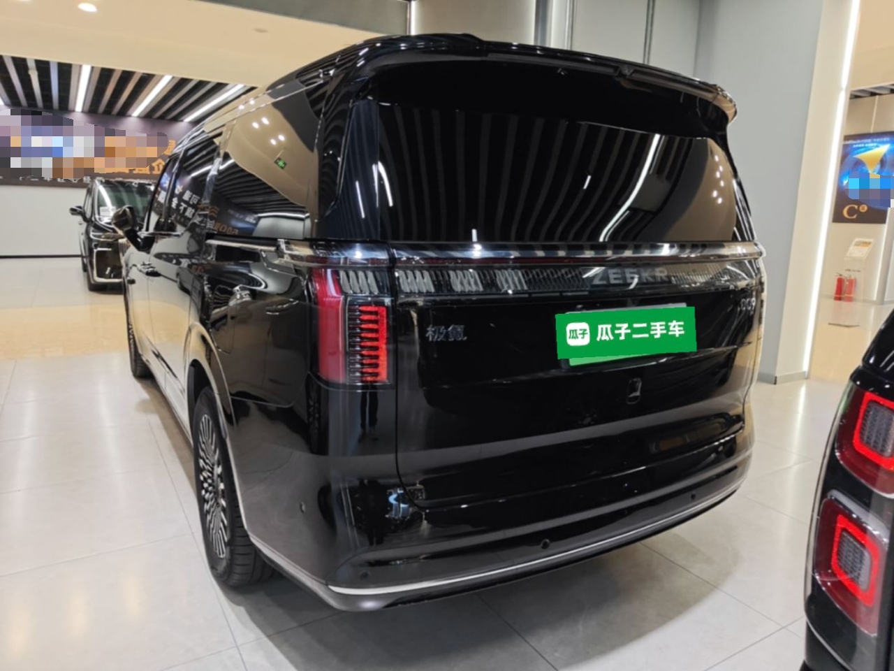 Zeekr 009 2024 7-Seater Walk-Through Version Four-Wheel Drive 108 kWh — снимка 5