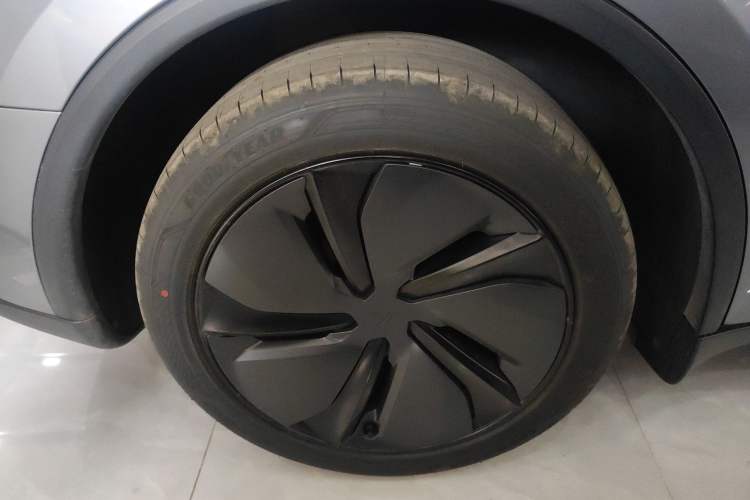 Used Tesla Model Y 2025 Rear-Wheel-Drive Version
