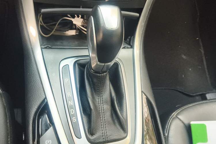 Used Ford Edge 2015 2.0T GTDi Two-Wheel-Drive High-Line Version Gear Lever