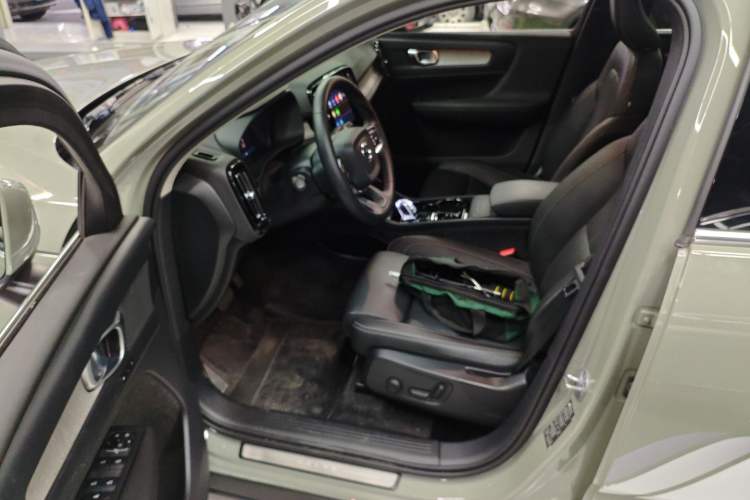 Used Volvo XC40 2024 B4 4x4 Smart Luxury Edition