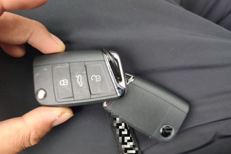 Used Volkswagen T-ROC 2025 Facelifted 300TSI DSG Two-Wheel-Drive Starlight Edition