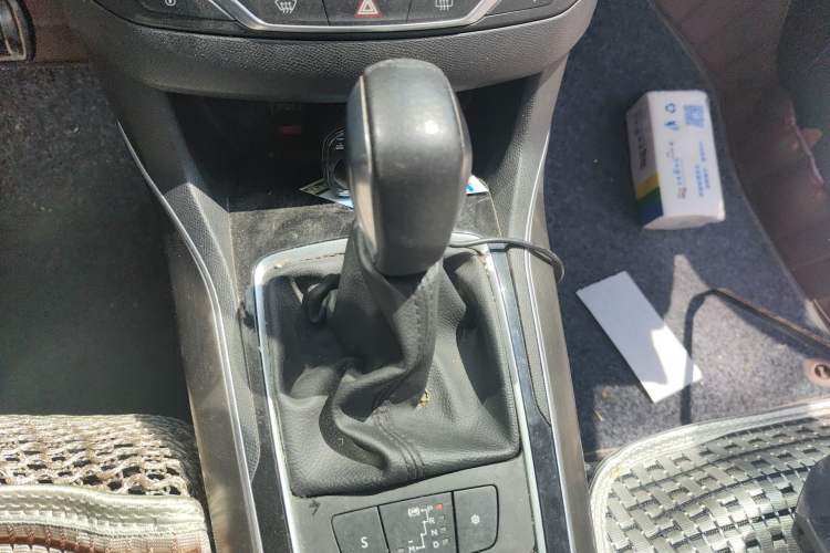 Used Peugeot 408 2014 1.8L Automatic Luxury Edition Gear Lever