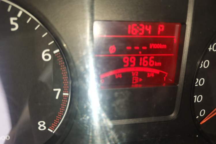 Used Volkswagen Polo 2011 1.6L Automatic ZhiKu Edition Odometer Close Up