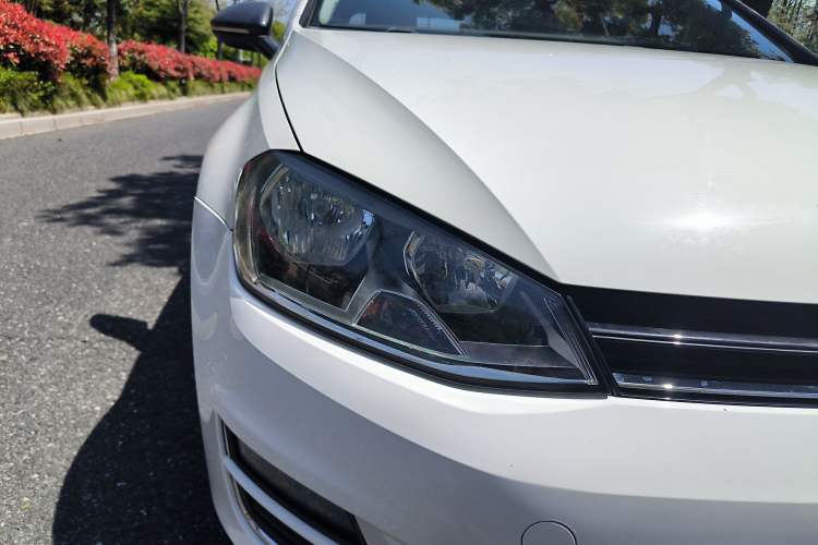 Used Volkswagen Golf 2016 230TSI Automatic Comfort Version Right Front Headlight