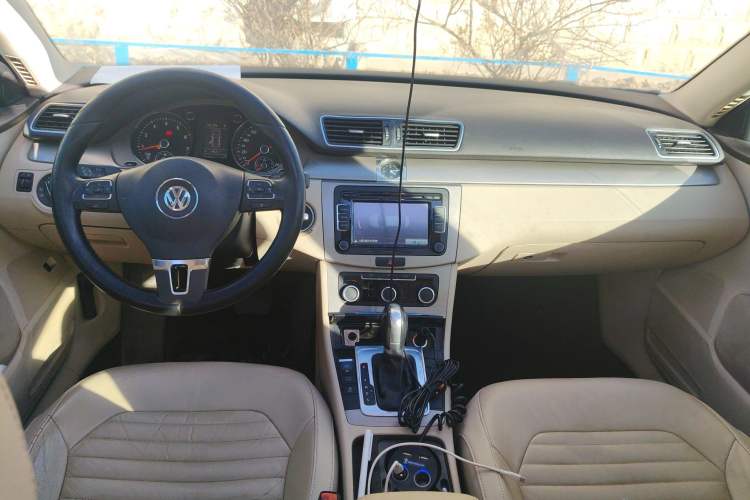 Used Volkswagen Magotan 2012 Revised Version 1.8TSI Leading Edition Center Console