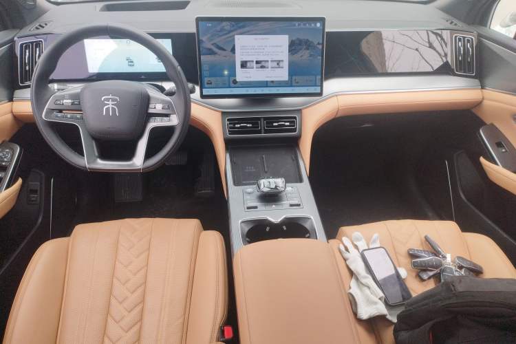 Used BYD Song L DM-i 2024 160 km Excellence Version Center Console