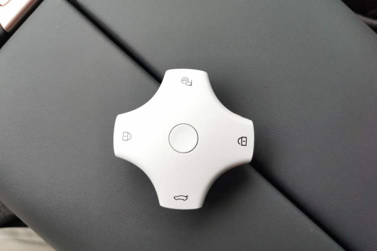 Used Dongfeng eπ eπ008 2024 210Max Range-Extended Version 6 Seats