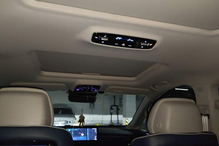 Used Roewe iMAX8 2021 400TGI Supreme Series Ultimate Edition