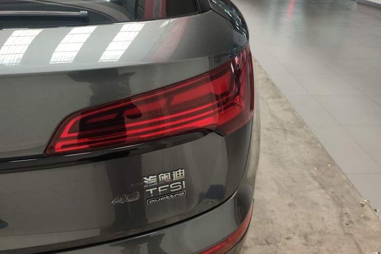 Used Audi Q5L 2022 40T Fashionable and Dynamic Model Right Rear Taillight