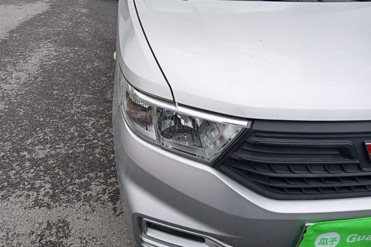 Used Wuling Hongguang V 2022 1.5L Jingqu Edition Enclosed-Window Vehicle with Hydraulic Power Steering LAR Exterior 6