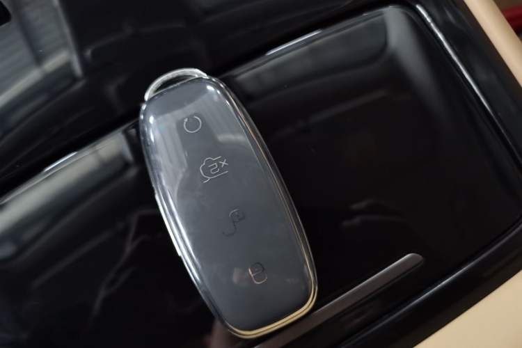 Used Denza D9 2022 DM-i 970 Four-Wheel Drive Prestige Model
