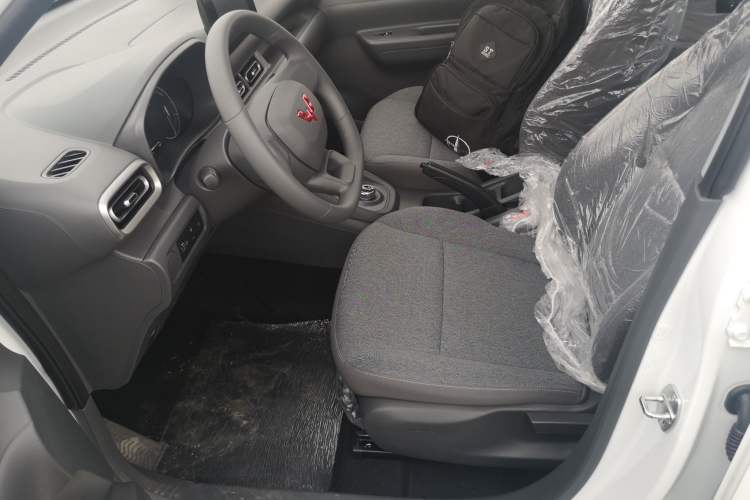 Used Wuling Hongguang New Energy 2025 Extended-Range Hybrid 50 km Standard Version Left Front Seat