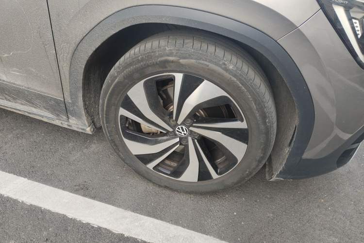 Used Volkswagen ID.6 CROZZ 2021 Long-Range PURE+ Edition Right Front Wheel Hub