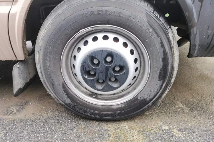 Used Iveco Daily 2023 2.5T A35M1 Short Wheelbase Mid-Height Single-Tire Side-Sliding Door 5–9 Seats