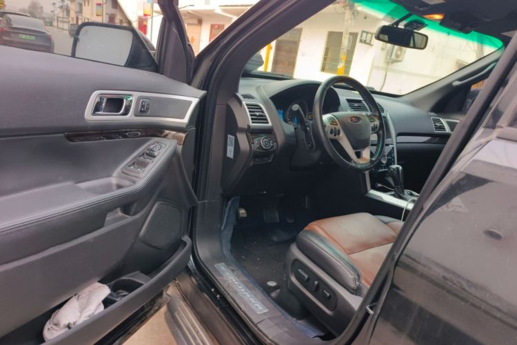 Used Ford Explorer 2013 3.5L Deluxe Model
