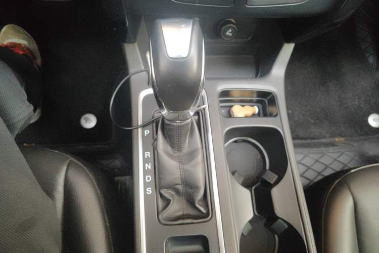 Used Ford Kuga 2018 EcoBoost 180 Two-Wheel-Drive Luxury Wing Edition Gear Lever