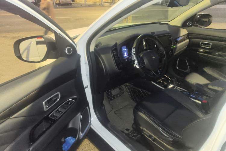 Used Mitsubishi Outlander 2019 2.0L Two-Wheel Drive Comfort Edition 5 Seats China V Standard
