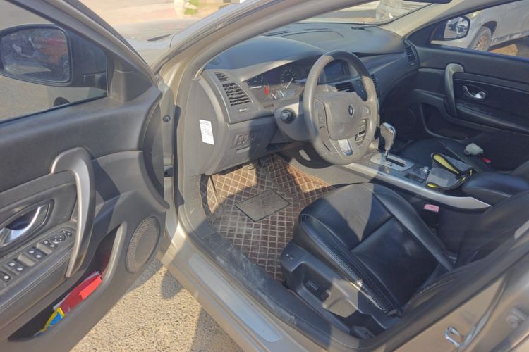 Used Renault Latitude 2011 2.0L CVT Luxury Navigation Edition
