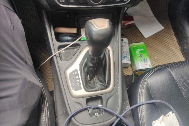 Used Jeep Cherokee 2016 2.0L Leading Edition Gear Lever