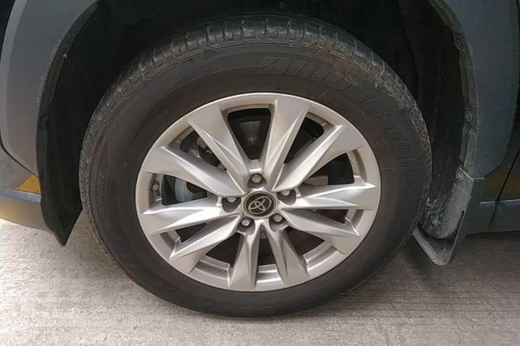 Used Toyota Corolla Cross 2023 2.0L Elite Edition Left Front Wheel Hub