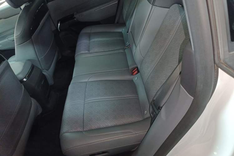 Used Zeekr 7X 2025 100 kWh Long-Range Rear-Wheel Drive with Intelligent Driving Features
