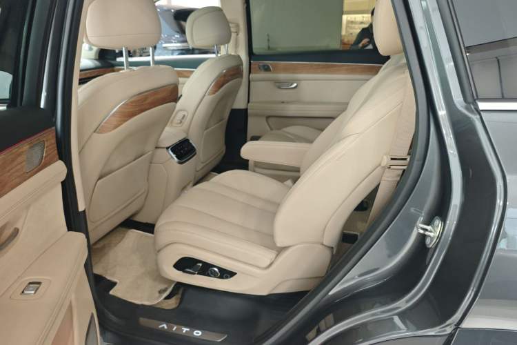 Used Hima AITO M7 2022 1.5T Four-Wheel Drive Luxury Edition Left Rear Seat