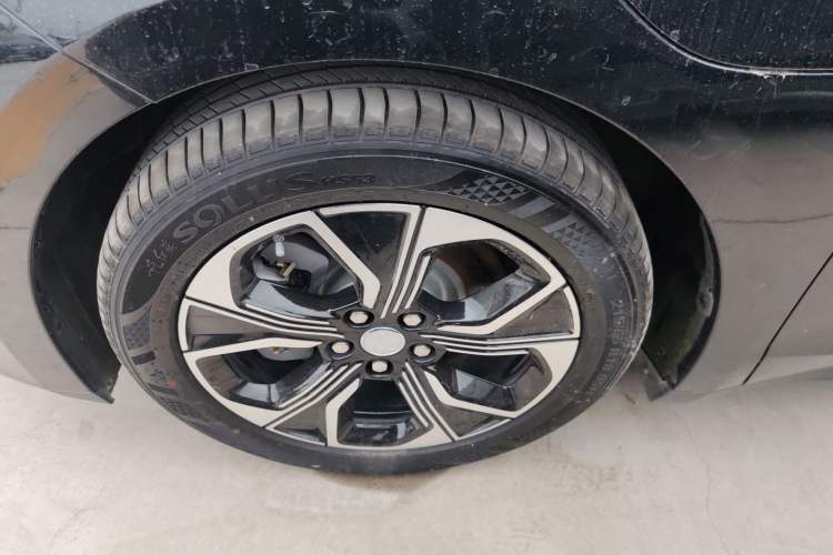 Used Hongqi E-QM5 2021 Charging Version Flagship Edition Left Front Wheel Hub