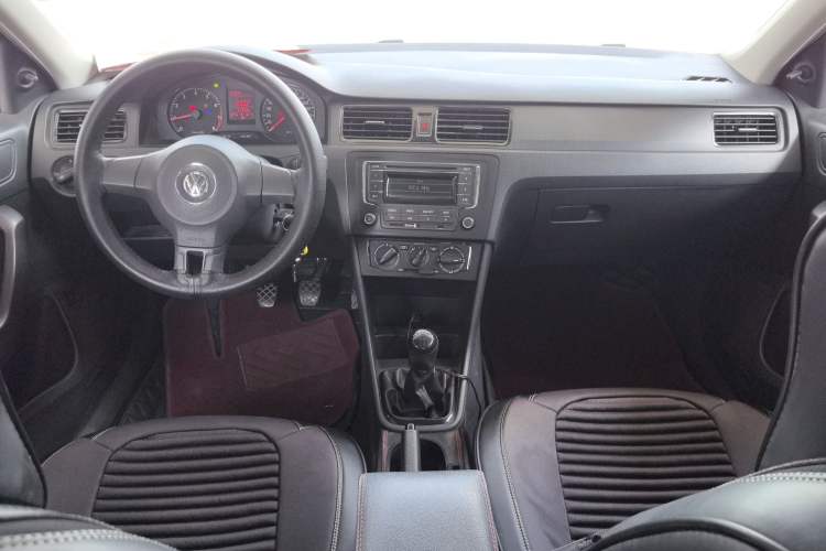 Used Volkswagen Santana 2015 1.6L Manual Fashion Edition Center Console